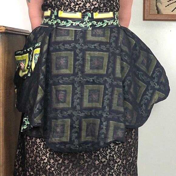 Vintage Rose Print Apron, 1950s Reversible Cotton and Chiffon Mid Century Apron - Picture 4 of 10